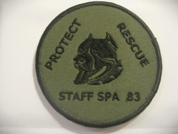 ECUSSON COMMANDOS AIR INTERVENTION SECOURS SPA 83 CHIEN STAFF SCRATCH 90MM ETAT EXCELLENT - Luchtmacht