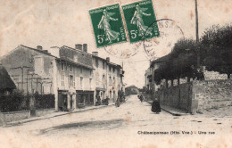 CPA HAUTE VIENNE / 87 / CHATEAUPONSAC / UNE RUE  - Chateauponsac
