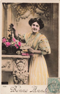 FANTAISIE - Femme - Bonne Année - Cadeaux - Femme Près De La Cheminée - Carte Postale Ancienne - Frauen