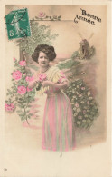 FANTAISIE - Femme - Bonne Année - Femme En Robe Rose Penchée - Carte Postale Ancienne - Femmes