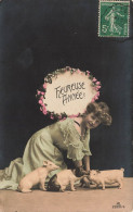 FANTAISIE - Femme - Heureuse Année - Femme à Quatre Pattes -  Porcelets - Carte Postale Ancienne - Femmes