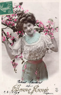 FANTAISIE - Femme - Bonne Année - Une Femme Aavec Des Fleurs De Cerisiers - Dentelle - Carte Postale Ancienne - Mujeres