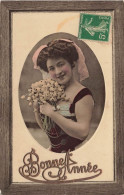 FANTAISIE - Femme - Bonne Année - Femme Avec Des Fleurs - Cadre - Portrait - Carte Postale Ancienne - Femmes