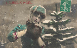 FÊTES ET VOEUX - Heureux Noël - Femme Sous La Neige - Carte Postale Ancienne - Sonstige & Ohne Zuordnung