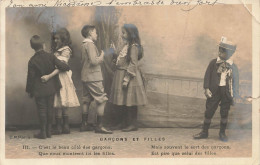 SPECTACLE - Garçons Et Filles - C'est Le Beau Côté Des Garçons Que Nous Montront Ici Les Filles - Carte Postale Ancienne - Theater