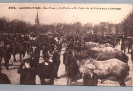 Landivisiau : Le Champ De Foire, Un Coin De La Foire Aux Chevaux - Landivisiau