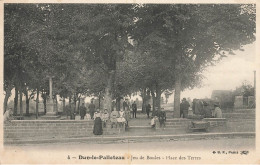 Dun Le Palleteau * Le Jeu De Boules , Place Des Terres * Jeu Boule Pétanque Boulistes Boulodrome * Villageois Enfants - Otros & Sin Clasificación