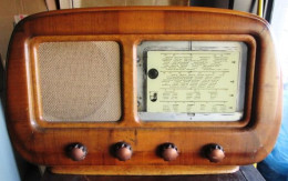 Radio ART MILANO Con Mobile In Legno, Andamento Orizzontale.  Vintage  Non Testata - Other Products