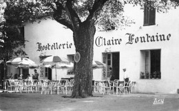 La GARDE-FREINET (Var) - L'Hostellerie De La Claire Fontaine - Voyagé 1957 (2 Scans) Vacher, 131 Rue De L'Ordre à Lyon - La Garde Freinet