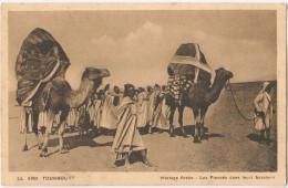 Delcampe - ALGÉRIE - TOUGGOURT - CPA -  MARIAGE ARABE - Les Fiancés Dans Leurs Bassours - Scenes