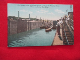 First Boats In Miraflores Lower Locks   Panama  Canal     Ref 6324 - Panama