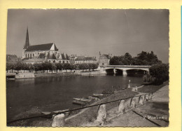 77. NEMOURS – L'Eglise Saint-Jean-Baptiste Et Le Grand Pont Sur Le Loing Vus De La Rue Des Tanneurs - Larchant