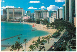 Etats Unis - Hawaï - Honolulu - Waikiki Beach - Hotels US Royal Hawaiian Lining Waikiki Beach On One Sideand Kalakaua Av - Honolulu