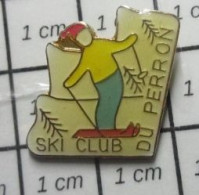 1417 Pin's Pins : BEAU ET RARE / SPORTS / MONTAGNE SAPIN SKIEUR SKI-CLUB DU PERRON - Sport Invernali