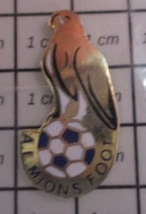 1216A Pin's Pins / Beau Et Rare / SPORTS / CLUB FOOTBALL MIONS OISEAU FAUCON - Football