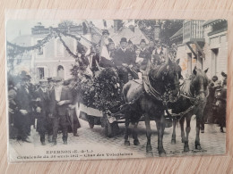 Epernon , Cavalcade Du 30 Avril Char Des Volontaires - Epernon