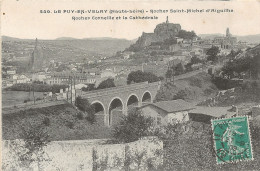 CPA LE PUY EN VELAY - ROCHER SAINT MICHEL D'AIGUIHLE ROCHER CORNEILLE ET LA CATHEDRALE ***ETAT IMPECCABLE*** - Le Puy En Velay