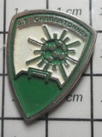 121 Pin's Pins : BEAU ET RARE / SPORTS / CLUB FOOTBALL AS CHARANTONNAY - Football