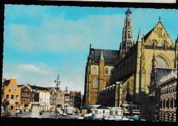 Haarlem - Grote Of St. Bavokerk. Autobussen - Haarlem