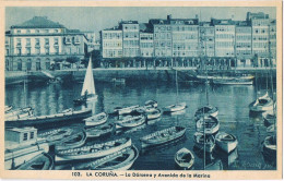 54021. Postal CORUÑA, Vista De La Darsena Y Avenida De La Marina - La Coruña