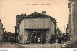 D47  LAVARDAC  Place De L'Église  ........ Avec Le Magasin De Bouygard Maintenant Démoli - Lavardac