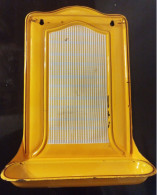 RARE Support A Ustensile De Cuisine  B.B.FRERES N 12506 Jaune A Rayures Blanche Tollé Emmaillées Des Année 1920 - Arte Popolare