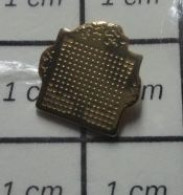 812D Pin's Pins / Beau Et Rare : INFORMATIQUE / IBM ARBRE PRISONNIER D'UNE GRILLE Pas Bien ! LOGO HONEYWELL BULL - Informatique