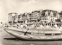 BELGIQUE - Middelkerke - Digue De Mer - Plage Animé - Barque - Carte Postale - Middelkerke