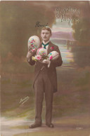 FÊTES ET VOEUX - Joyeuses Pâques - Homme Avec Des Oeufs En Chocolat - Carte Postale Ancienne - Ostern