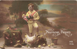 FÊTES ET VOEUX - Heureuses Pâques - Petit Garçon Avec Une Poule Et Ses Poussins - Carte Postale Ancienne - Ostern