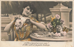 FANTAISIES - Femmes - Elle A Reposé Sur Mon Cœur - Ma Carte Est Un Porte-bonheur - Carte Postale Ancienne - Vrouwen