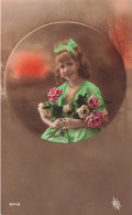 ENFANT - Portrait D'une Fillette - Robe Et Ruban Vert - Roses - Carte Postale Ancienne - Autres & Non Classés