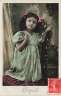 ENFANT - Esprit - Fillette Avec Une Robe Verte à Motifs - Rubans Roses  - Carte Postale Ancienne - Andere & Zonder Classificatie