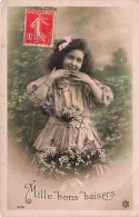 ENFANT - Fillette Avec Des Fleurs - Mille Bons Baisers - Carte Postale Ancienne - Andere & Zonder Classificatie