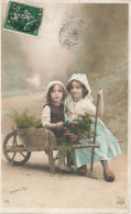 ENFANTS - Fillettes Avec Une Brouette Remplie De Fleurs - Déguisement - Carte Postale Ancienne - Sonstige & Ohne Zuordnung