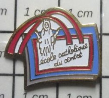 121 Pin's Pins / Beau Et Rare / ADMINISTRATION / ECOLE CATHOLIQUE DU CENTRE - Administrations