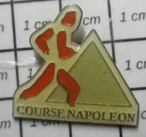 121 Pin's Pins : BEAU ET RARE / SPORTS / ATHLETISME COURSE NAPOLEON N'oubliez Pas La Water , L'eau !! - Atletiek