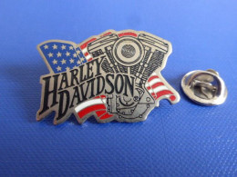 Pin's Moto Harley Davidson Drapeau Américain USA - Logo (JF25) - Motorfietsen