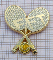 PAT14950 FFT Fédération Française De Tennis RAQUETTES BALLE JAUNE En Version ZAMAC - Tenis