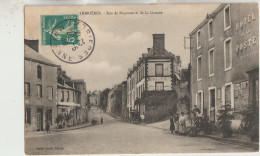 Ambrieres 53  Carte  Circulée Timbrée  La Rue De Mayenne Et De La Chassée Hotel De La Poste Tres Animé En Face Café Et V - Ambrieres Les Vallees