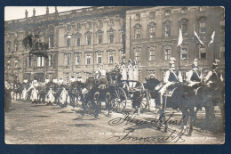 Berlin. Am Königl. Schloss. Défilé Devant Le Palais Royal. Carrosse Et Garde Impériale. 1905 - Mitte