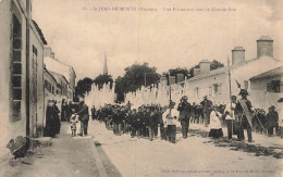 St Jean De Monts * Une Procession Dans La Grande Rue * Enfants Villageois - Saint Jean De Monts