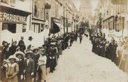 Luçon , Lucon * Carte Photo Photographe E. Doré * Fête Procession * Commerce OUVRARD * Epicerie Parisienne - Lucon