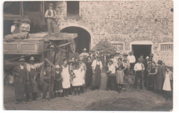 CARTE-PHOTO D'un Belle Scène De BATTAGE,à Situer. - Boerderijen