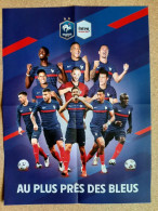 Football : Poster / Au Plus Près Des Bleus / 2020 / Equipe De France (format 40 X 30 Cm) Au Dos Calendrier Des Matchs - Bekleidung, Souvenirs Und Sonstige