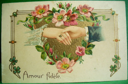 Cpa Gaufrée AMOUR FIDELE , MAINS UNIES Dans COEUR Doré , FLEURS EGLANTINE , BAGUE , WILD ROSE . HANDS LOVE OLD PC - San Valentino