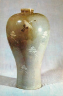 Postcard Fine Arts Vase Seladonvase Mit Eingravierten Kranichen Und Wolken Unter Der Glasur - Sculture