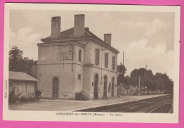 D51 - JONCHERY SUR VESLE - LA GARE - 2 Jeunes Hommes Assis Sur Le Banc Devant La Gare  - Jonchery-sur-Vesle