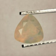 Opale Précieuse Naturelle D'Ethiopie - Trillion 0.79 Carat - 7.1 X 6.9 X 4.6 Mm - Opaal