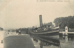 EVRY-PETIT-BOURG - L'écluse, Péniche Et Remorqueur. - Schlepper